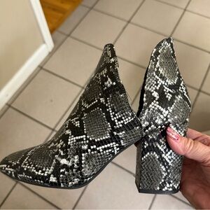Snakeskin Patterned Women's Block Heel Shoes size 10 $15
